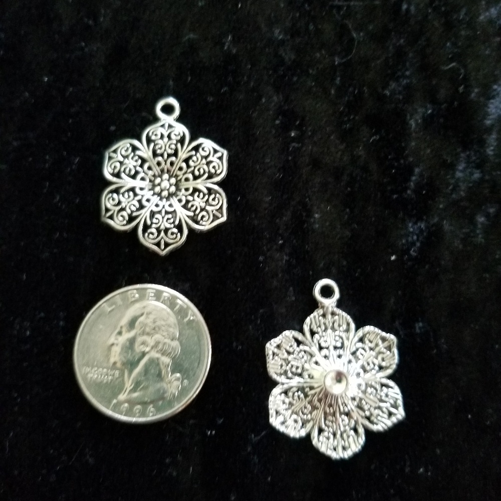 Flower Charms - Antique Silver Tone - 5 Charms - Picture 8 of 8